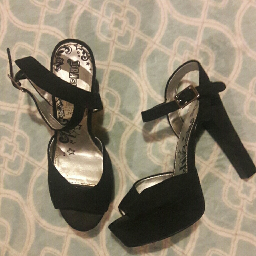 Black shoes
